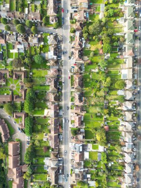 İngiltere 'nin Luton kasabasındaki en güzel yerleşim yeri manzarası. Görüntü İHA 'nın Kamerasıyla 22 Ekim 2023' te Güzel Açık Güneş Günü 'nde çekildi