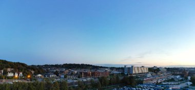 İngiltere 'nin Luton kasabasındaki en güzel yerleşim yeri manzarası. Görüntü İHA 'nın Kamerasıyla 22 Ekim 2023' te Güzel Kısmi Güneşli Gün 'de Yakalandı