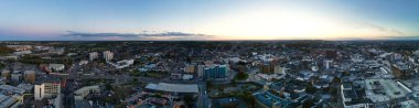 İngiltere 'nin Luton kasabasındaki en güzel yerleşim yeri manzarası. Görüntü İHA 'nın Kamerasıyla 22 Ekim 2023' te Güzel Kısmi Güneşli Gün 'de Yakalandı