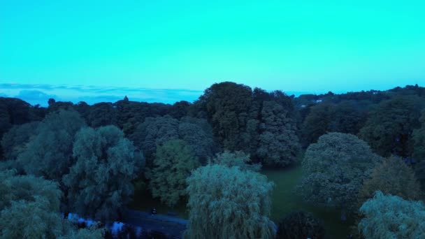 Luftaufnahme Der Stadt Luton Und Des Parks Bei Sonnenuntergang Aufgenommen — Stockvideo