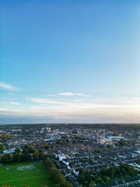 Halka açık halka ücretsiz erişimi olan Wardown Müzesi Halk Parkı Yüksek Açı Manzarası. Wardown Halk Parkı, İngiltere 'nin Merkez Luton şehrinin yakınında 24 Ekim 2023' te ele geçirildi.