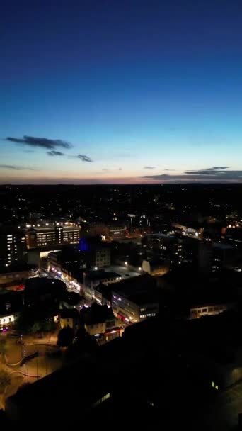 Beleuchtete Straßen Und Verkehr Über Der Britischen Stadt Während Der — Stockvideo