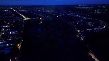İngiliz Luton City 'nin Gece Açılı Yüksek Görüntüleri. Drone 'un kamera görüntüleri 12 Ekim 2023' te kaydedildi.