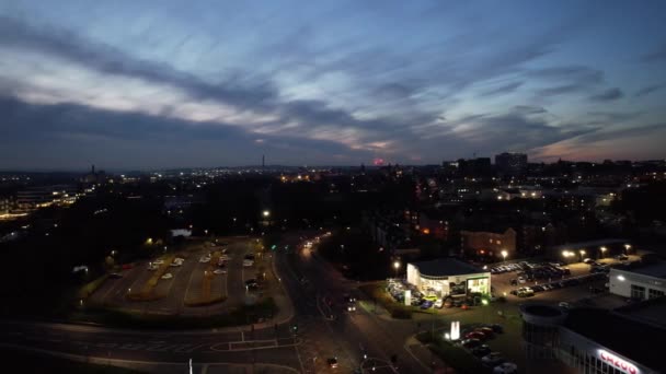 英格兰北安普顿市夜间高角镜头 2023年10月25日 明亮的北安普敦市在夜间被无人机摄像 — 图库视频影像