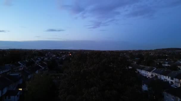 落日后卢顿市的高角镜头 镜头是在2023年10月27日用无人机拍摄的 — 图库视频影像