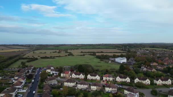 イギリスのヒッチェン シティにある住宅地の高角度 映像は2023年10月28日にドローンのカメラで撮影された — ストック動画