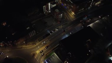 Gece boyunca İngiliz Konut Bölgesi ve Merkez Luton Şehir Binaları Yüksek Açı Görüntüsü. Drone 'un kamera görüntüleri 1 Eylül 2023' te kaydedildi. Luton, İngiltere Büyük Britanya. Birleşik Krallık