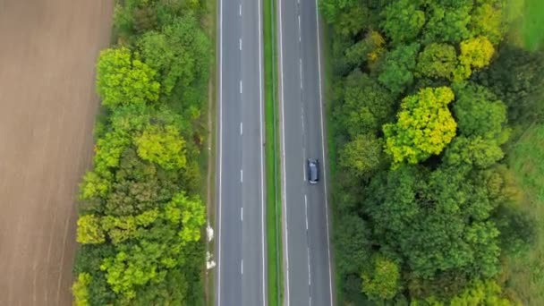 Flygfoto Över Brittiska Lantgårdar Och Motorvägar Fångas Med Drönarens Kamera — Stockvideo