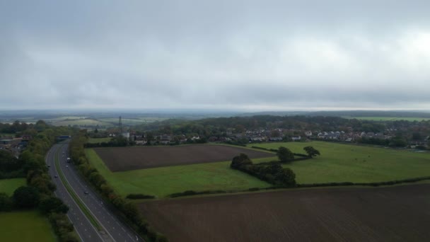Widok Lotu Ptaka Brytyjskie Gospodarstwa Wiejskie Autostrady Uchwycony Kamerą Drone — Wideo stockowe