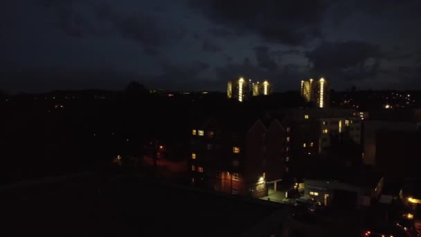 Високорівневі Кадри Британських Житлових Будинків Центральних Будівель Лутона Вночі Знімок — стокове відео