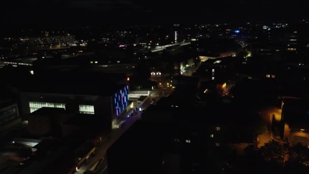 Gece Boyunca Ngiliz Konut Bölgesi Merkez Luton Şehir Binaları Yüksek — Stok video