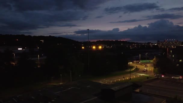 Gece Boyunca Ngiliz Konut Bölgesi Merkez Luton Şehir Binaları Yüksek — Stok video