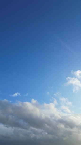 ヒッチンタウンデイタイムビュー上空と雲 — ストック動画