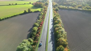 İngiltere, Bedfordshire 'ın en güzel kırsal manzarasının havadan görüntüsü. Görüntü İHA 'nın Kamerasıyla 30 Ekim 2023' te Güzel Kısmen Bulutlu Gün 'de çekildi..