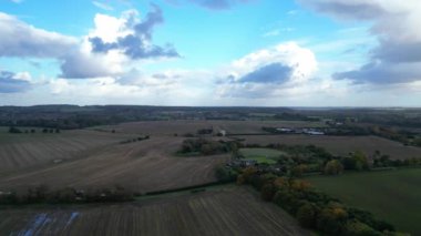 İngiltere, Bedfordshire 'ın en güzel kırsal manzarasının havadan görüntüsü. Görüntü İHA 'nın Kamerasıyla 30 Ekim 2023' te Güzel Kısmen Bulutlu Gün 'de çekildi..