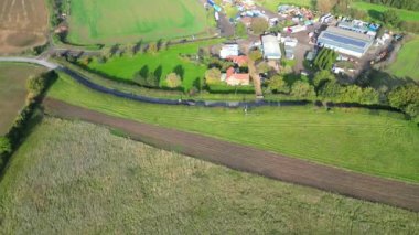 İngiltere, Bedfordshire 'ın en güzel kırsal manzarasının havadan görüntüsü. Görüntü İHA 'nın Kamerasıyla 30 Ekim 2023' te Güzel Kısmen Bulutlu Gün 'de çekildi..