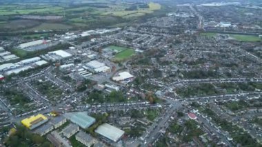 Günbatımında Luton şehrinin yüksek açılı görüntüleri. Görüntü İHA 'nın Kamerasıyla 31 Ekim 2023' te kaydedildi.