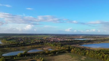 İngiltere, Bedfordshire 'ın en güzel kırsal manzarasının havadan görüntüsü. Görüntü İHA 'nın Kamerasıyla 30 Ekim 2023' te Güzel Kısmen Bulutlu Gün 'de çekildi..