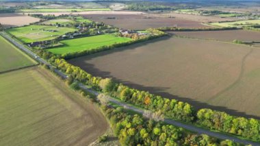 İngiltere, Bedfordshire 'ın en güzel kırsal manzarasının havadan görüntüsü. Görüntü İHA 'nın Kamerasıyla 30 Ekim 2023' te Güzel Kısmen Bulutlu Gün 'de çekildi..