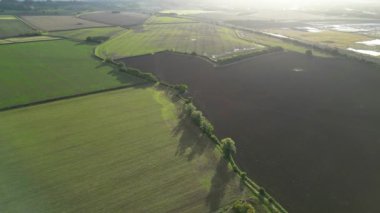 İngiltere, Bedfordshire 'ın en güzel kırsal manzarasının havadan görüntüsü. Görüntü İHA 'nın Kamerasıyla 30 Ekim 2023' te Güzel Kısmen Bulutlu Gün 'de çekildi..