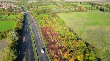 İngiltere, Bedfordshire 'ın en güzel kırsal manzarasının havadan görüntüsü. Görüntü İHA 'nın Kamerasıyla 30 Ekim 2023' te Güzel Kısmen Bulutlu Gün 'de çekildi..