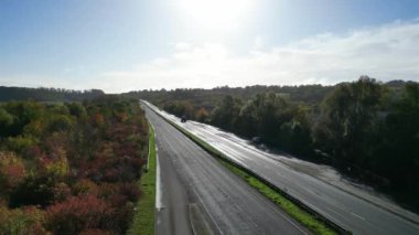 İngiltere, Bedfordshire 'ın en güzel kırsal manzarasının havadan görüntüsü. Görüntü İHA 'nın Kamerasıyla 30 Ekim 2023' te Güzel Kısmen Bulutlu Gün 'de çekildi..