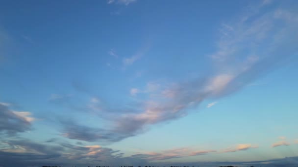 Dramatische Wolken City England Tijdens Zonsopgang Beelden Vastgelegd Met Drone — Stockvideo
