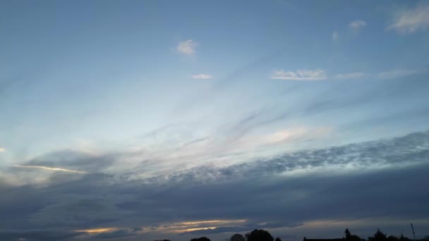 Güneş Doğarken Ngiltere Üzerinde Dramatik Bulutlar Görüntü Nın Kamerasıyla Luton — Stok video