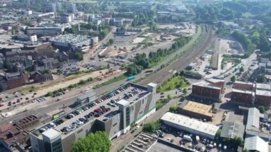 Wardown Halk Parkı ve İngiltere 'nin Luton Şehri Yüksek Açılı Manzarası. 1 Kasım 2023 'te İHA' nın Kamerasıyla Birleşik Krallık 'ta yakalandı.