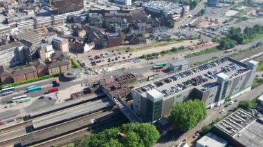 Wardown Halk Parkı ve İngiltere 'nin Luton Şehri Yüksek Açılı Manzarası. 1 Kasım 2023 'te İHA' nın Kamerasıyla Birleşik Krallık 'ta yakalandı.