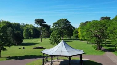 Wardown Halk Parkı ve İngiltere 'nin Luton Şehri Yüksek Açılı Manzarası. 1 Kasım 2023 'te İHA' nın Kamerasıyla Birleşik Krallık 'ta yakalandı.