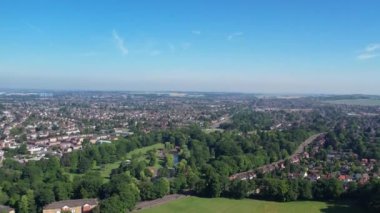 Wardown Halk Parkı ve İngiltere 'nin Luton Şehri Yüksek Açılı Manzarası. 1 Kasım 2023 'te İHA' nın Kamerasıyla Birleşik Krallık 'ta yakalandı.