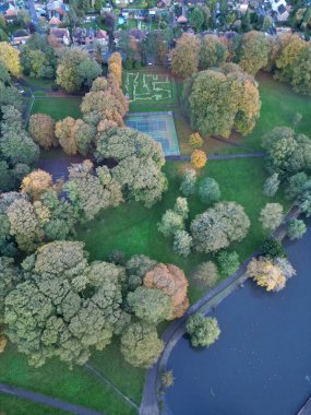 Luton City, İngiltere 'deki Wardown Halk Parkı' nın yüksek açılı görüntüsü. Fotoğraf: 1 Kasım 2023