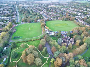 Luton City, İngiltere 'deki Wardown Halk Parkı' nın yüksek açılı görüntüsü. Fotoğraf: 1 Kasım 2023