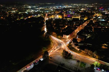 İngiltere 'nin Aydınlanmış Northampton şehrinin havadan görüntüsü. Drone 'un kamerasıyla 25 Ekim 2023' te 