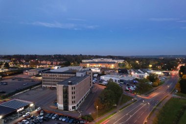 İngiltere 'nin Aydınlanmış Northampton şehrinin havadan görüntüsü. Drone 'un kamerasıyla 25 Ekim 2023' te 