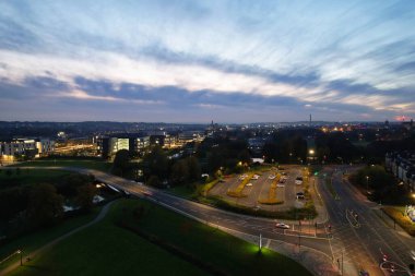 İngiltere 'nin Aydınlanmış Northampton şehrinin havadan görüntüsü. Drone 'un kamerasıyla 25 Ekim 2023' te 