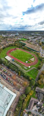 İngiltere 'nin İngiltere kenti Hemel Hempstead' in havadan görüntüsü. Yüksek Açılı Görüntü, 5 Kasım 2023 'te Günbatımında Güçlü ve Soğuk Rüzgârlar eşliğinde çekildi.. 