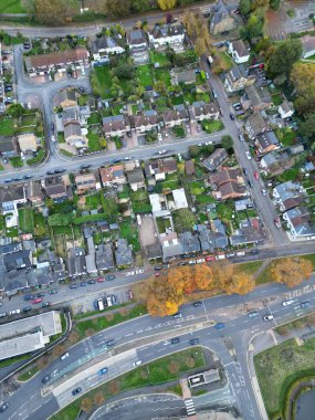 İngiltere 'nin İngiltere kenti Hemel Hempstead' in havadan görüntüsü. Yüksek Açılı Görüntü, 5 Kasım 2023 'te Günbatımında Güçlü ve Soğuk Rüzgârlar eşliğinde çekildi.. 