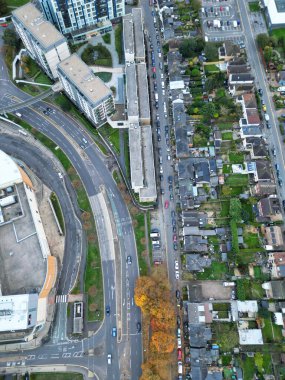 İngiltere 'nin İngiltere kenti Hemel Hempstead' in havadan görüntüsü. Yüksek Açılı Görüntü, 5 Kasım 2023 'te Günbatımında Güçlü ve Soğuk Rüzgârlar eşliğinde çekildi.. 