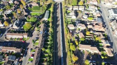 Güneşli bir günde İngiltere 'nin Kuzey Luton Leagrave şehrinin yüksek açılı güzel görüntüsü. 7 Kasım 2023 'te Drone' un Kamerası ile yakalanmış.