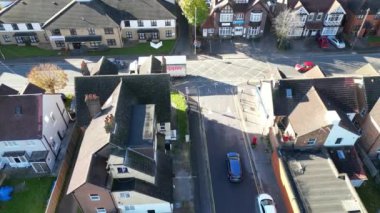Güneşli bir günde İngiltere 'nin Kuzey Luton Leagrave şehrinin yüksek açılı güzel görüntüsü. 7 Kasım 2023 'te Drone' un Kamerası ile yakalanmış.