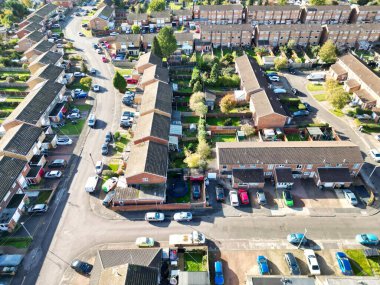İngiltere 'nin Kuzey Luton Leagrave şehrinin yüksek açılı güzel görüntüleri çoğunlukla güneşli bir günde. Görüntü İHA 'nın Kamerasıyla 7 Kasım 2023' te kaydedildi.