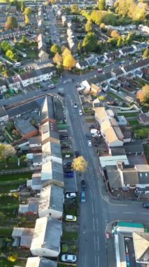 İngiltere 'nin kuzeydoğu Luton şehrinin havadan görüntüsü. Büyük Britanya, İngiltere. Görüntüler, 7 Kasım 2023 'te Drone' un Kamerasıyla günbatımından sonra çekildi.