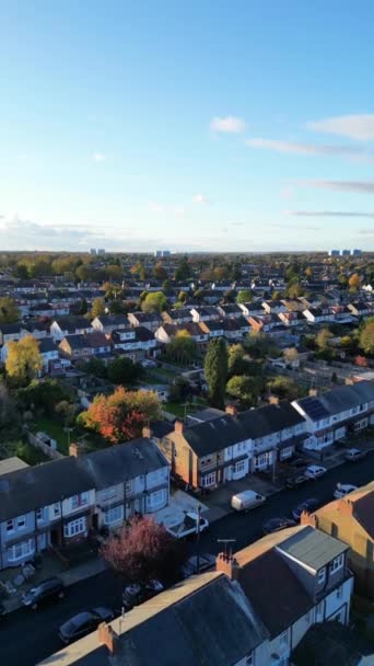 イギリス イギリスの北東ルートン市の航空眺め 映像は ドローンのカメラで夕日を撮影した後 2023年11月7日に撮影されました — ストック動画