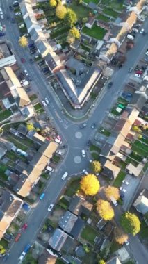 İngiltere 'nin kuzeydoğu Luton şehrinin havadan görüntüsü. Büyük Britanya, İngiltere. Görüntüler, 7 Kasım 2023 'te Drone' un Kamerasıyla günbatımından sonra çekildi.