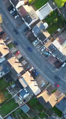 İngiltere 'nin kuzeydoğu Luton şehrinin havadan görüntüsü. Büyük Britanya, İngiltere. Görüntüler, 7 Kasım 2023 'te Drone' un Kamerasıyla günbatımından sonra çekildi.