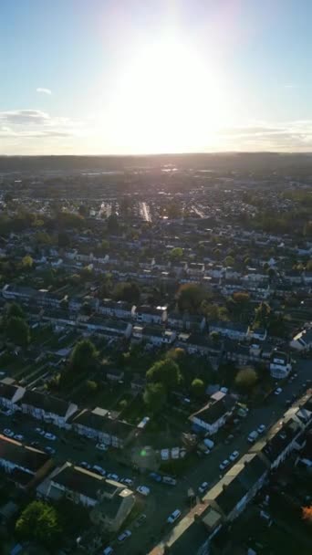英国英格兰东北部卢顿市的空中景观 拍摄于2023年11月7日日落后 — 图库视频影像