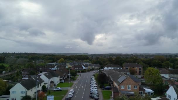 イギリスの曇りの日にヒッチンタウンの空中ビュー 2023年10月28日にドローンのカメラで撮影された — ストック動画