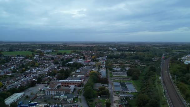 照亮了英格兰的希钦镇 2023年10月28日晚用无人机拍摄 — 图库视频影像